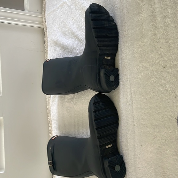 Tall navy Hunter rain boots - Picture 5 of 5